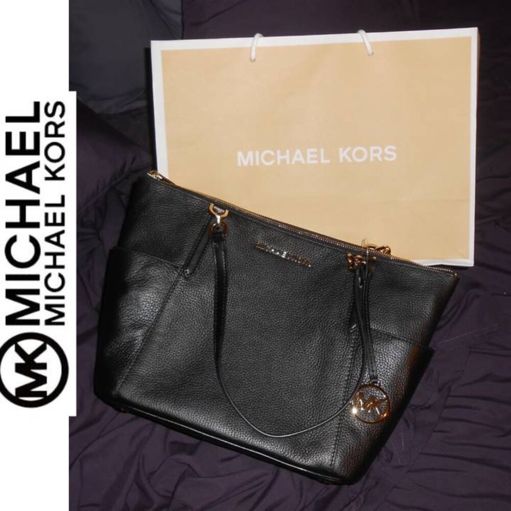 NWT LEATHER Michael Kors MK purse / shoulder bag NEW with tags